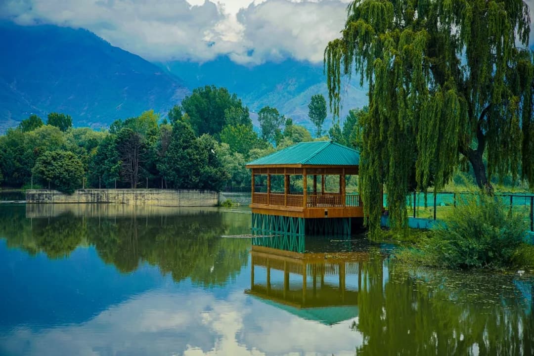 Kashmir Tour Package thumbnail 3