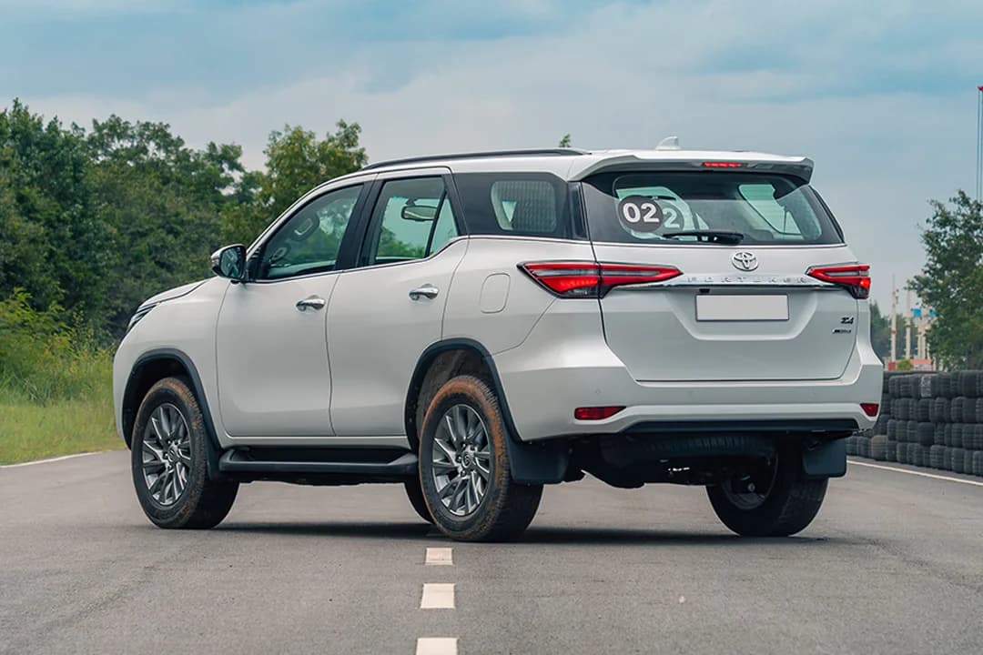 Toyota Fortuner thumbnail 3